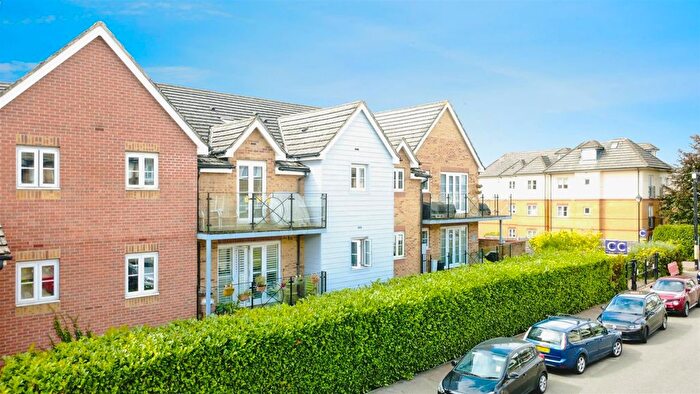 2 Bedroom Flat For Sale In Willow Court, Ebberns Road, Apsley, HP3