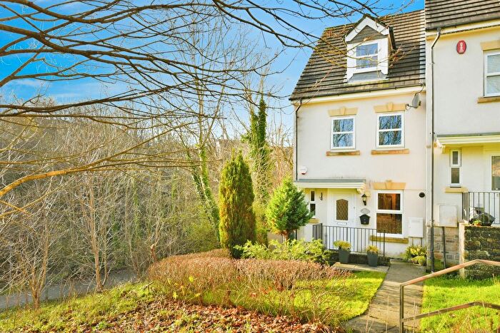 3 Bedroom End Terrace House For Sale In Primrose Walk, Pillmere, Saltash, PL12