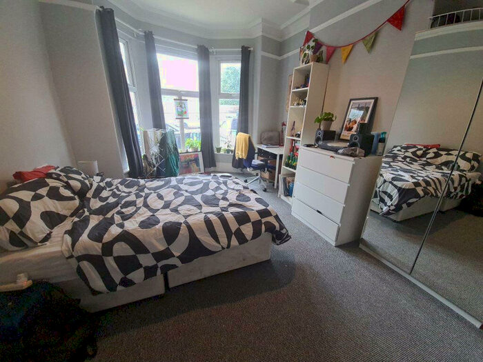 8 Bedroom House To Rent In Victoria Road, Leeds, LS6