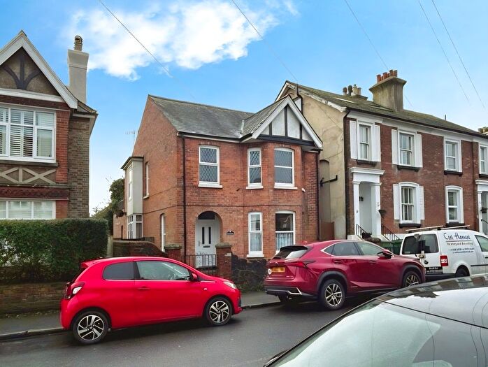 2 Bedroom Flat To Rent In Seabrook Road, Hythe, CT21