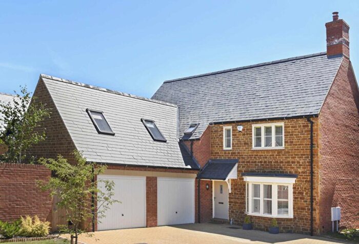 5 Bedroom Detached House To Rent In Buckingham Close, Kings Sutton, OX17