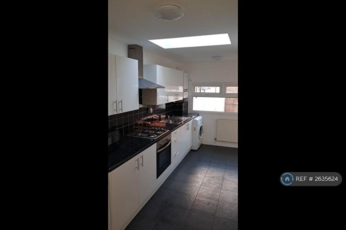 2 Bedroom Terraced House To Rent In Essex Street, Hull, HU4