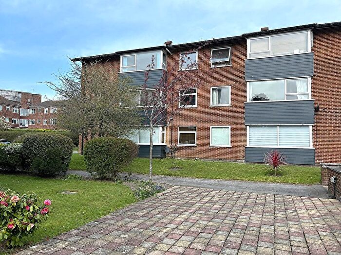 2 Bedroom Flat To Rent In Mount Pleasant Road, Poole, BH15