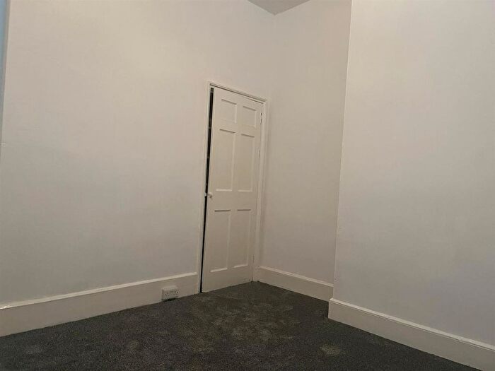 1 Bedroom Flat To Rent In Apartment, Holly House, YO10