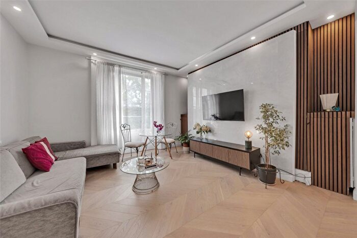 2 Bedroom Flat To Rent In Hilltop Court, - Alexandra Road, South Hampstead, London, NW8