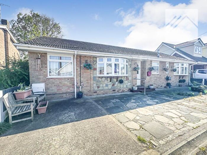 3 Bedroom Bungalow For Sale In Hindles Road, Canvey Island, SS8