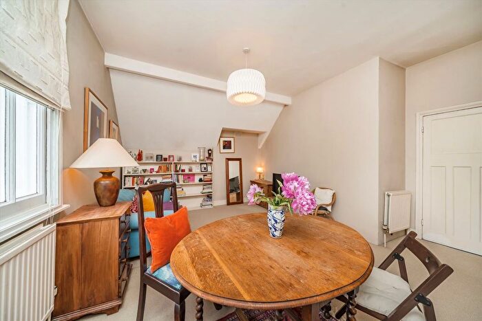 1 Bedroom Flat For Sale In Lytton Grove, Putney, SW15