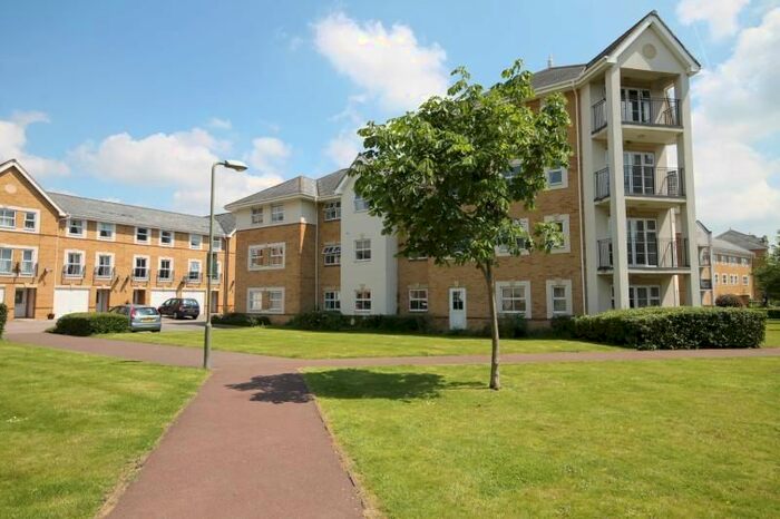 2 Bedroom Flat To Rent In International Way, Sunbury-On-Thames, Surrey, TW16