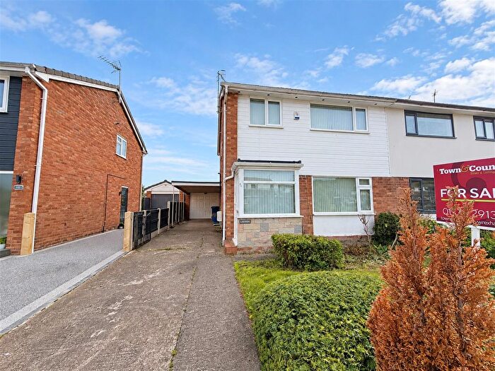 3 Bedroom Semi-Detached House For Sale In Wyndham Drive, Cefn-Y-Bedd, LL12