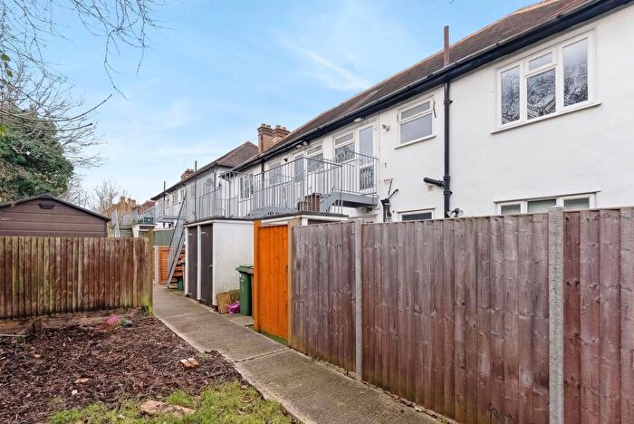 2 Bedroom Apartment To Rent In Alberta Avenue, Cheam, SM1