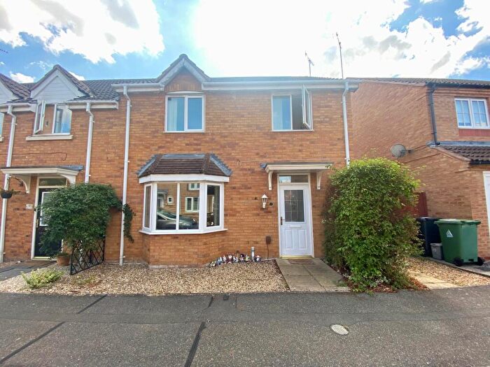 4 Bedroom Semi-Detached House For Sale In Hempsted Road, Hampton Vale, Peterborough, PE7