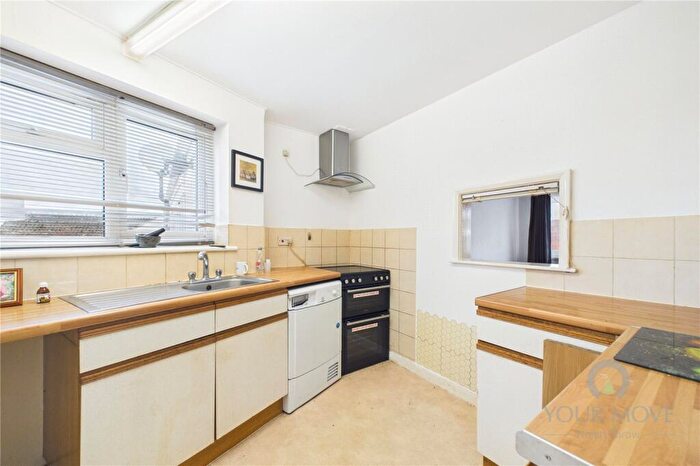 2 Bedroom Flat For Sale In Lutterworth Road, Abington, Northampton, NN1
