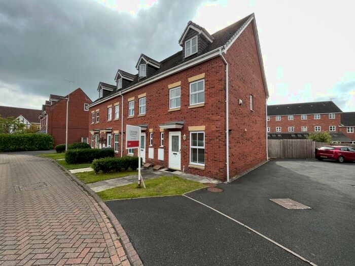 3 Bedroom Town House To Rent In Sherratt Close, Stapeley, Nantwich, Cheshire, CW5