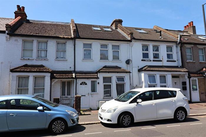 2 Bedroom Flat For Sale In Byron Road, Wealdstone, Harrow, HA3