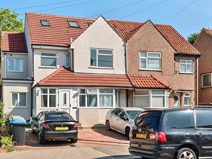 3 Bedroom Maisonette To Rent In Burgess Avenue, London, NW9