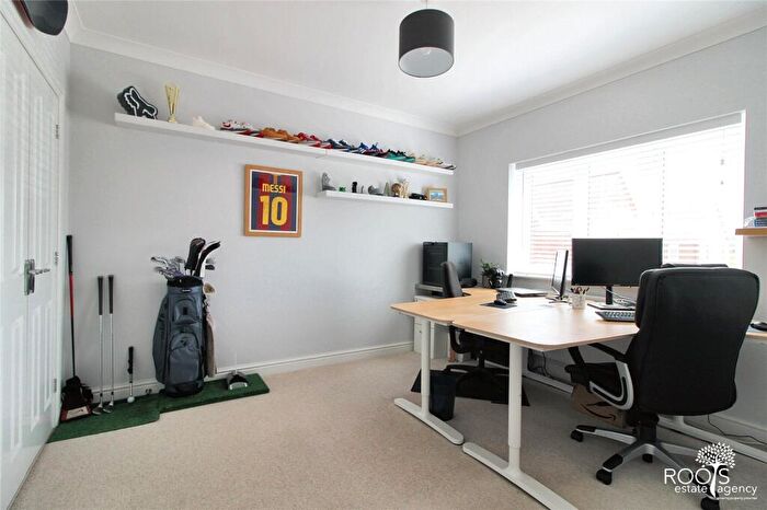 4 Bedroom Terraced House For Sale In Capability Way, Greenham, RG19
