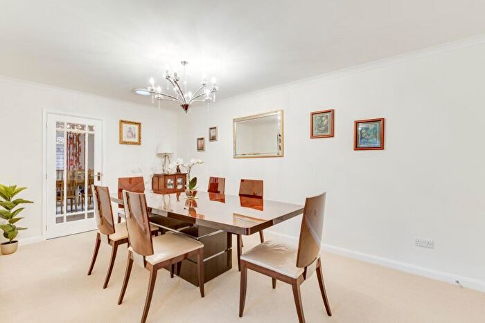 4 Bedroom Detached House For Sale In St. Ives Close, Welwyn, Hertfordshire, AL6