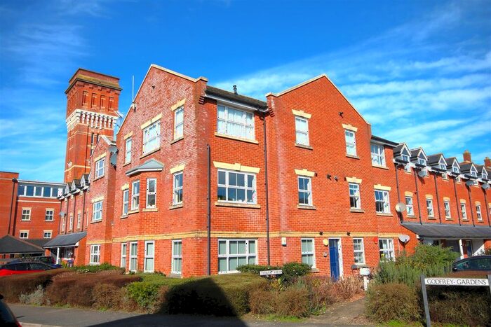 2 Bedroom Flat To Rent In Tower View, Chartham, Canterbury, CT4