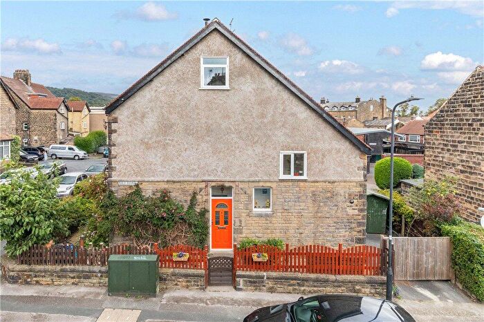 3 Bedroom End Of Terrace House For Sale In Nile Road, Ilkley, West Yorkshire, LS29