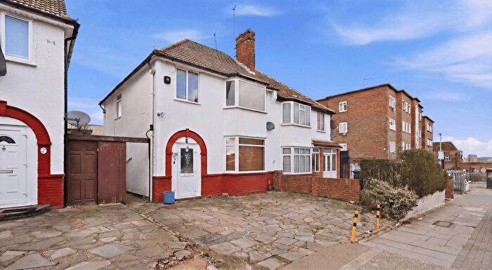 3 Bedroom Semi Detached House For Sale In Crest Road, London, NW2