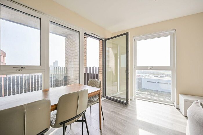2 Bedroom Flat For Sale In Frank Searle Passage, Walthamstow, E17