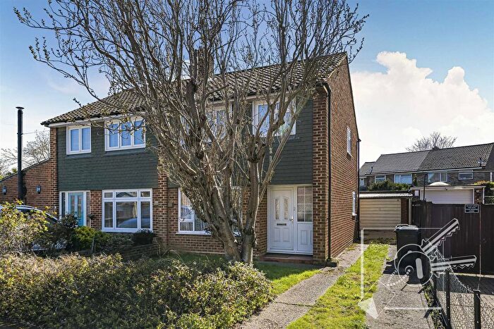 3 Bedroom Property For Sale In Westfield Close, Gravesend, DA12