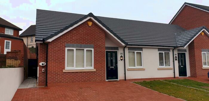 2 Bedroom Bungalow To Rent In Greystone Passage, Dudley, DY1