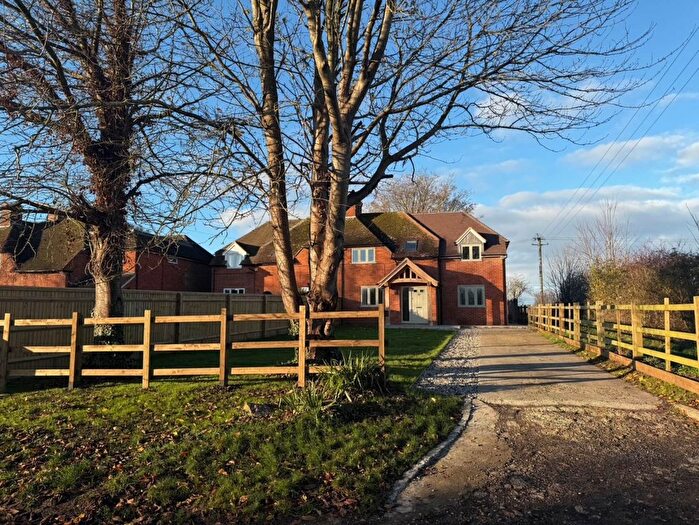 4 Bedroom Semi-Detached House To Rent In Long Wittenham Road, North Moreton, OX11