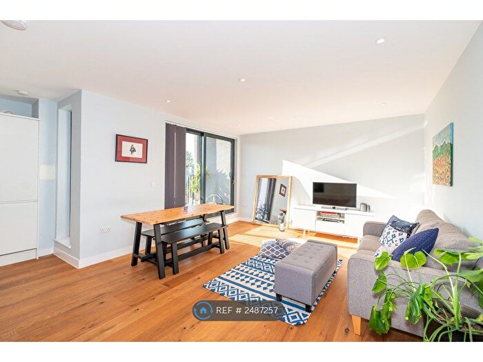 2 Bedroom Flat To Rent In Hermitage Lane, London, SW16