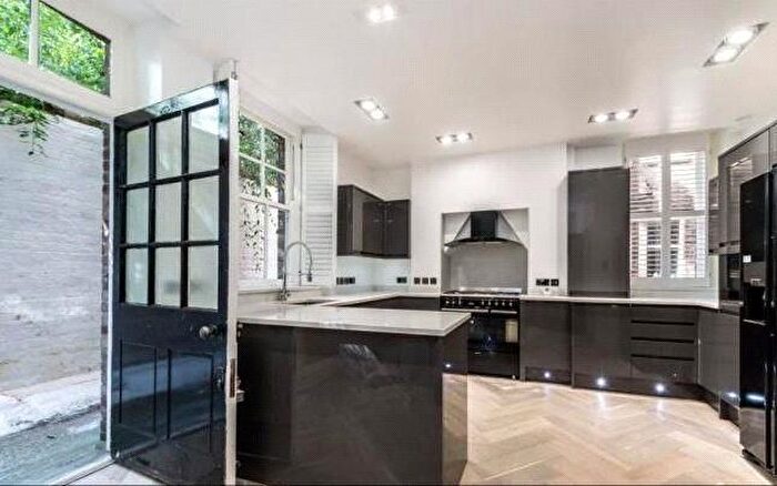 4 Bedroom Flat To Rent In Palliser Court | Palliser Road, | Barons Court |, W14