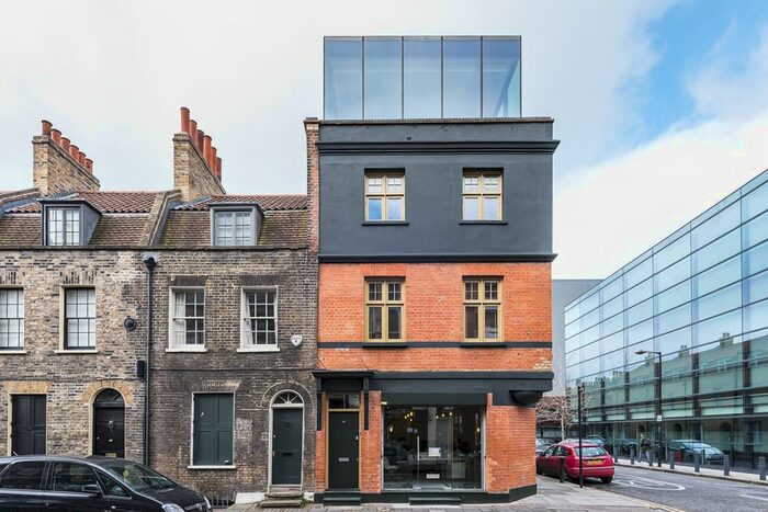 2 Bedroom Flat To Rent In The Glassbox, Whitechapel, E1