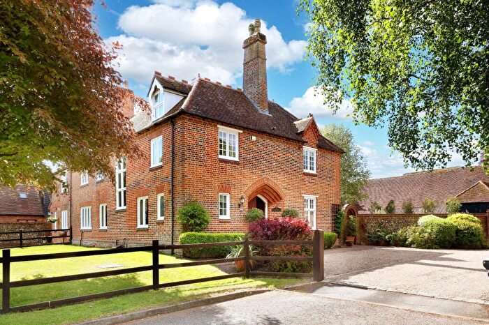 5 Bedroom House For Sale In Manor Gardens, Wooburn Green, Buckinghamshire, HP10