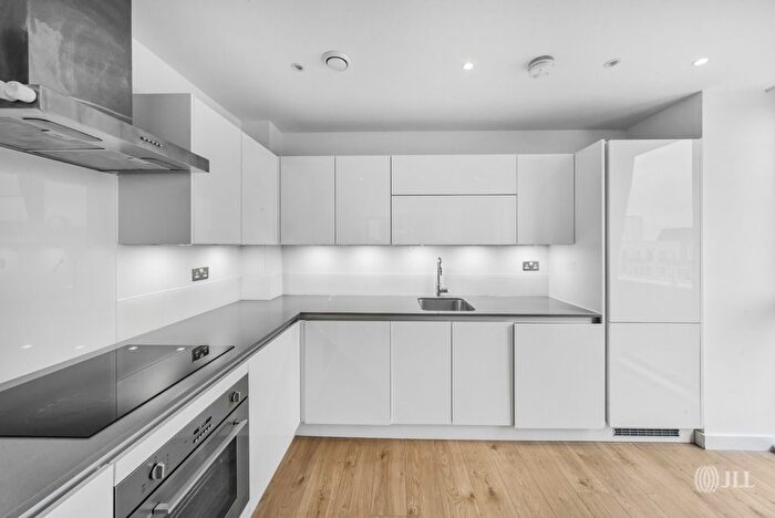 3 Bedroom Flat To Rent In Langham House, London, E15