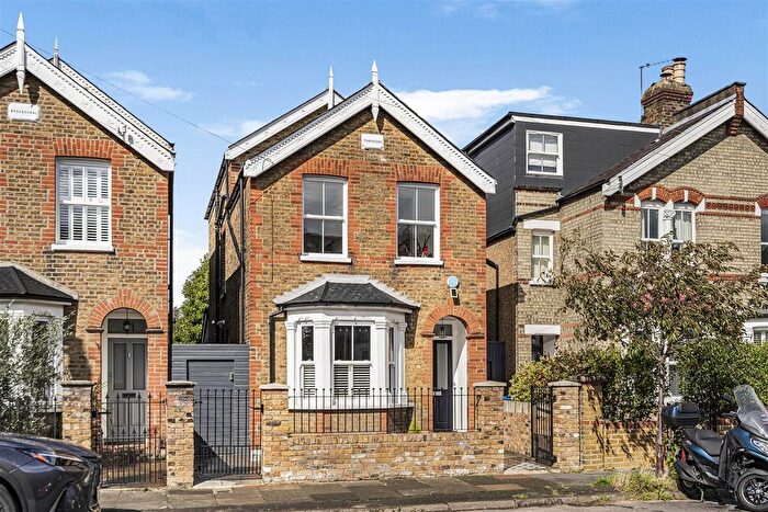 4 Bedroom Detached House For Sale In Deacon Road, Kingston Upon Thames, KT2