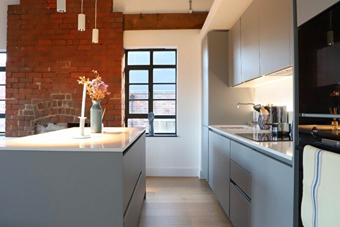 3 Bedroom Town House To Rent In Thomas Street, Sheffield, S3