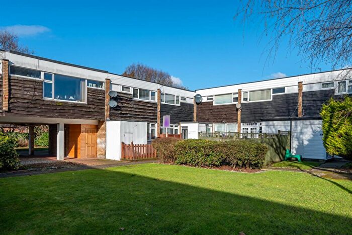 2 Bedroom Terraced House For Sale In Craybury End, London, SE9