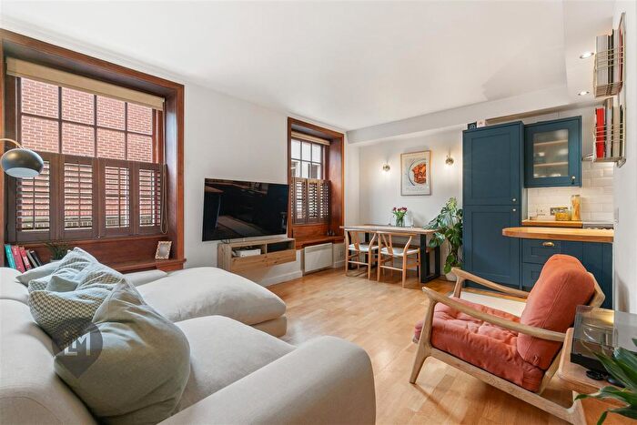 2 Bedroom Flat For Sale In Scott Avenue, London, SW15