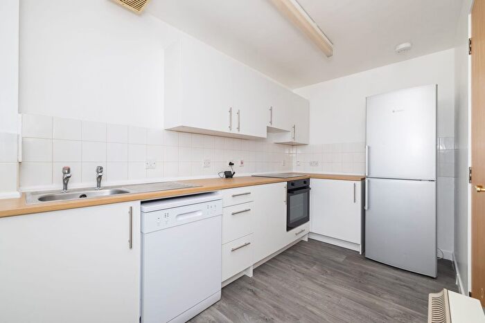 2 Bedroom Flat To Rent In Caledonian Court, Dundee, DD2