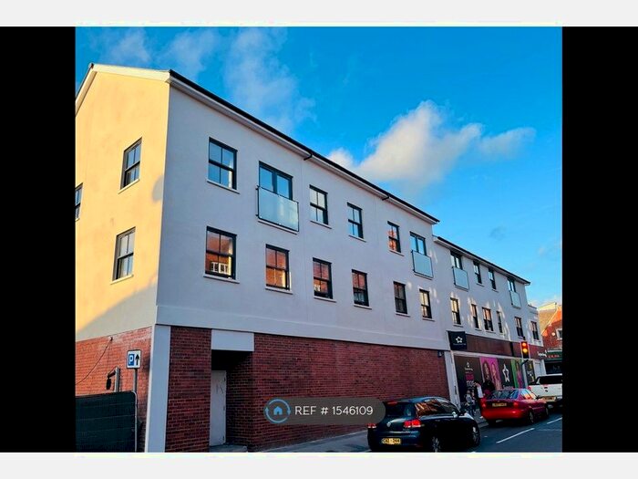 2 Bedroom Flat To Rent In Dallaway Gardens, East Grinstead, RH19