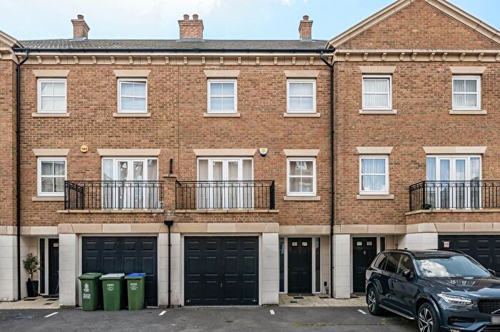 4 Bedroom Terraced House To Rent In Rainbow Road, Erith, DA8