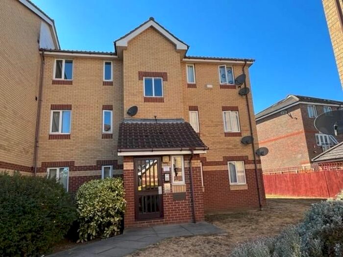 1 Bedroom Flat To Rent In Grove Road, Chadwell Heath, Romford, RM6