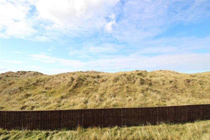 2 Bedroom Apartment To Rent In Clifton Drive North, Lytham St. Annes, FY8