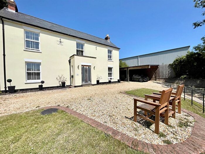 4 Bedroom Detached House To Rent In Fern Way, Fareham, PO15