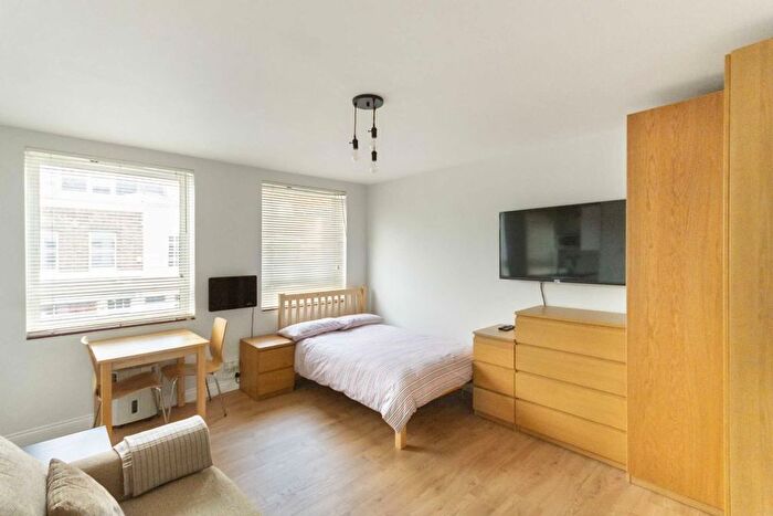 Studio To Rent In Wilton Road, London, SW1V
