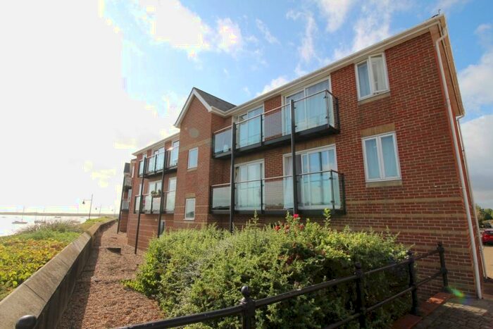 2 Bedroom Flat To Rent In Cheldoc Rise, St. Marys Island, Chatham, Kent, ME4