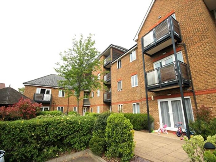 2 Bedroom Flat To Rent In Iceni Court, Epping New Road, Buckhurst Hill, IG9