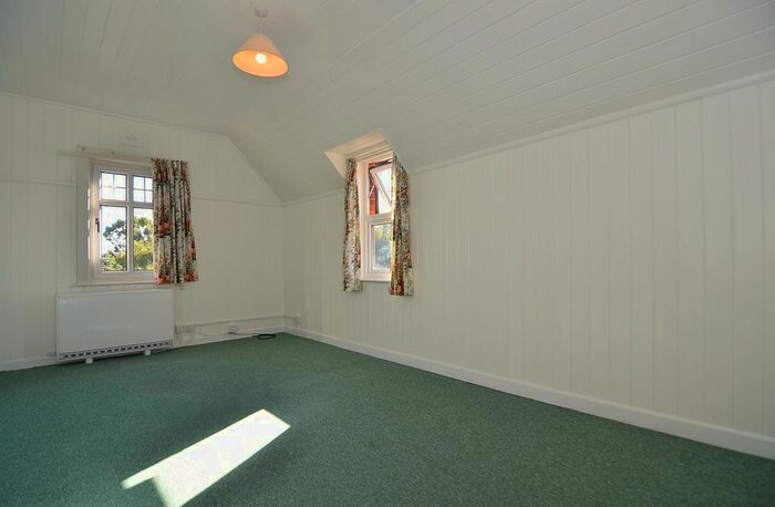 2 Bedroom Flat To Rent In Upper Vicarage Road, Kennington, Ashford, TN24