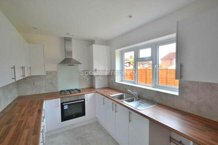 3 Bedroom Semi-Detached House To Rent In Cressingham Road, Reading, RG2