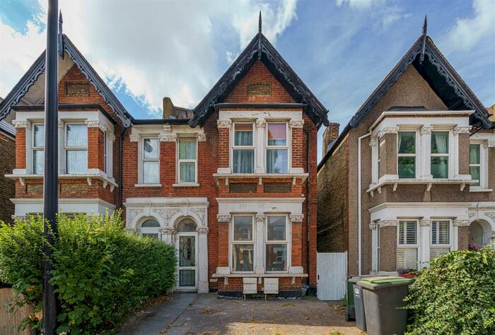 2 Bedroom Flat To Rent In Brownhill Road, Catford, SE6