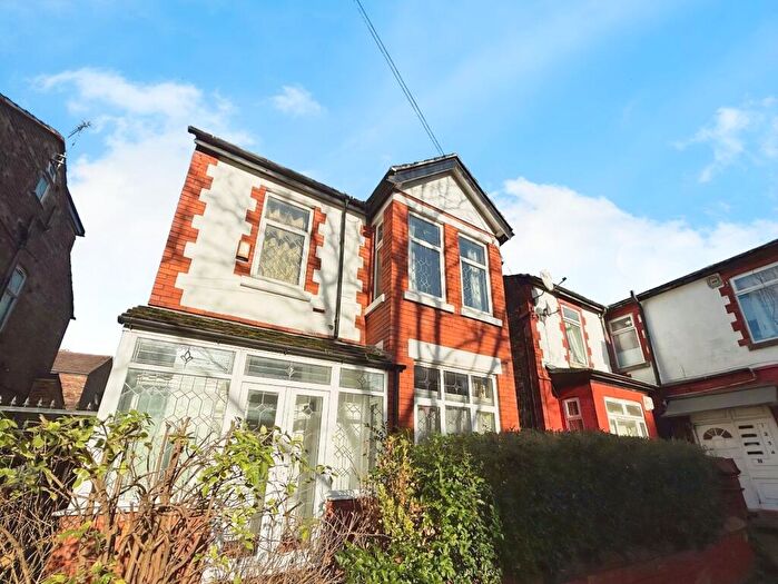 7 Bedroom Semi-Detached House To Rent In Linden Grove, Manchester, Greater Manchester, M14